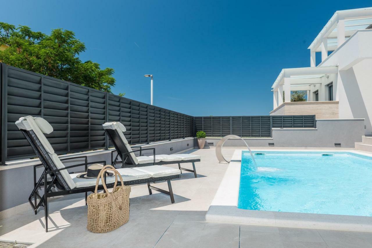 Franica Apartment *